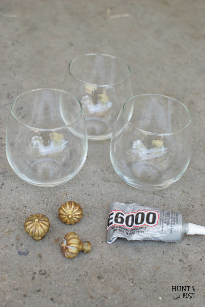 A simple homemade cloche. This mini glass cloche takes seconds to make but gives lasting decorating impact! 