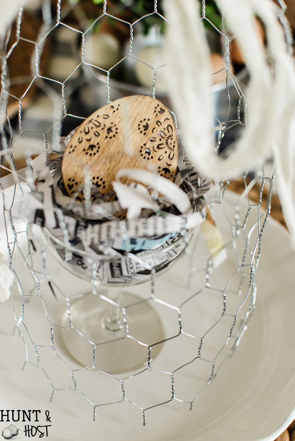 Easy Easter decorating ideas from a DIY chicken wire cloche tutorial to newspaper nests. All you need for the most beautiful spring tablescape. 