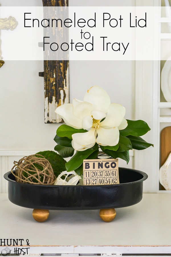 This old enamel pot lid without it's pot gets a makeover into a footed tray. Perfect for indoor or outdoor décor and the easiest DIY ever! 