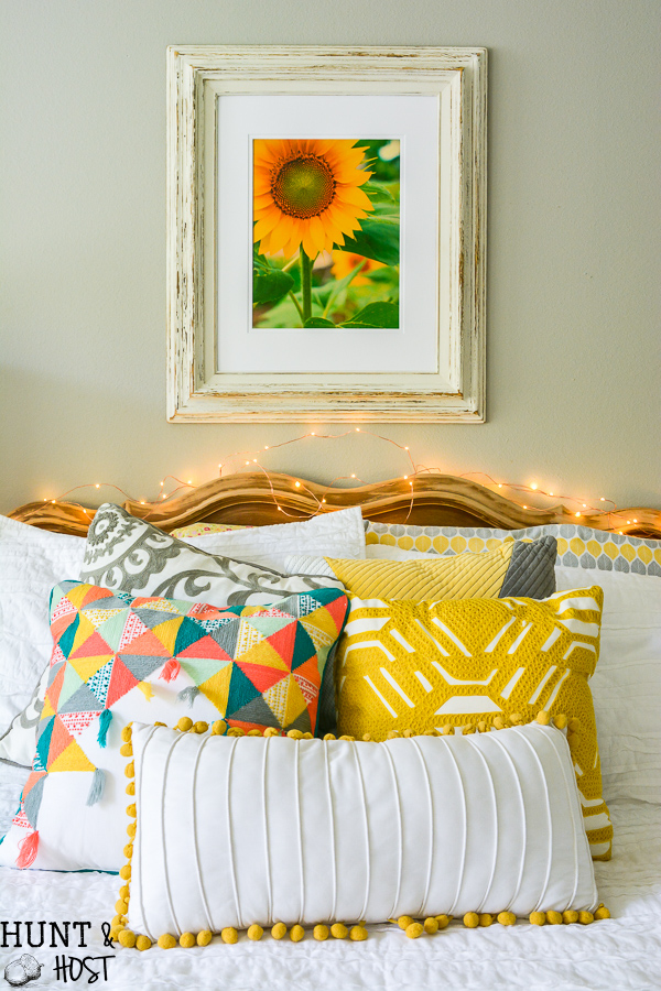 Tips for easy DIY art you can freshen up your old picture frames with! Two ideas for DIY artwork on a budget.