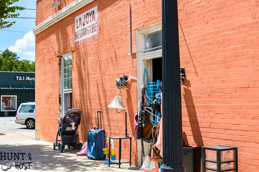 Bryan, Texas shopping spots. A sweet town full of vintage stores, thrift stores and antique stores, great places to eat and fun things to do. Your complete guide to shopping in Bryan, TX