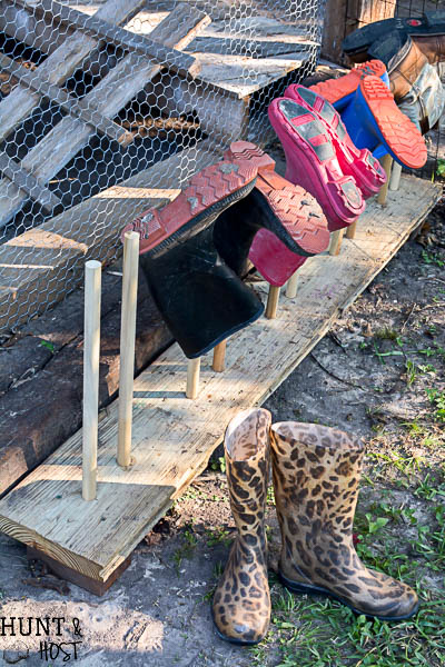Do you have boot and shoes scattered everywhere? This easy DIY boot rack will take an afternoon to make and get those muck boots organized!