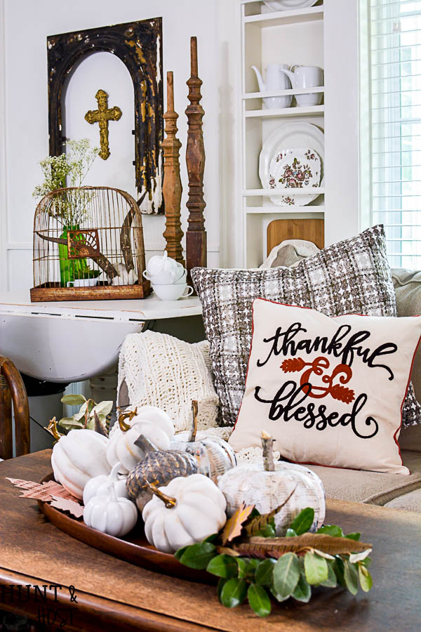 Tips on how to make your own fall décor style. This vintage farmhouse feel has a touch of boho for fall, come join tons of gorgeous fall home tours and gather fall decorating ideas for your home.