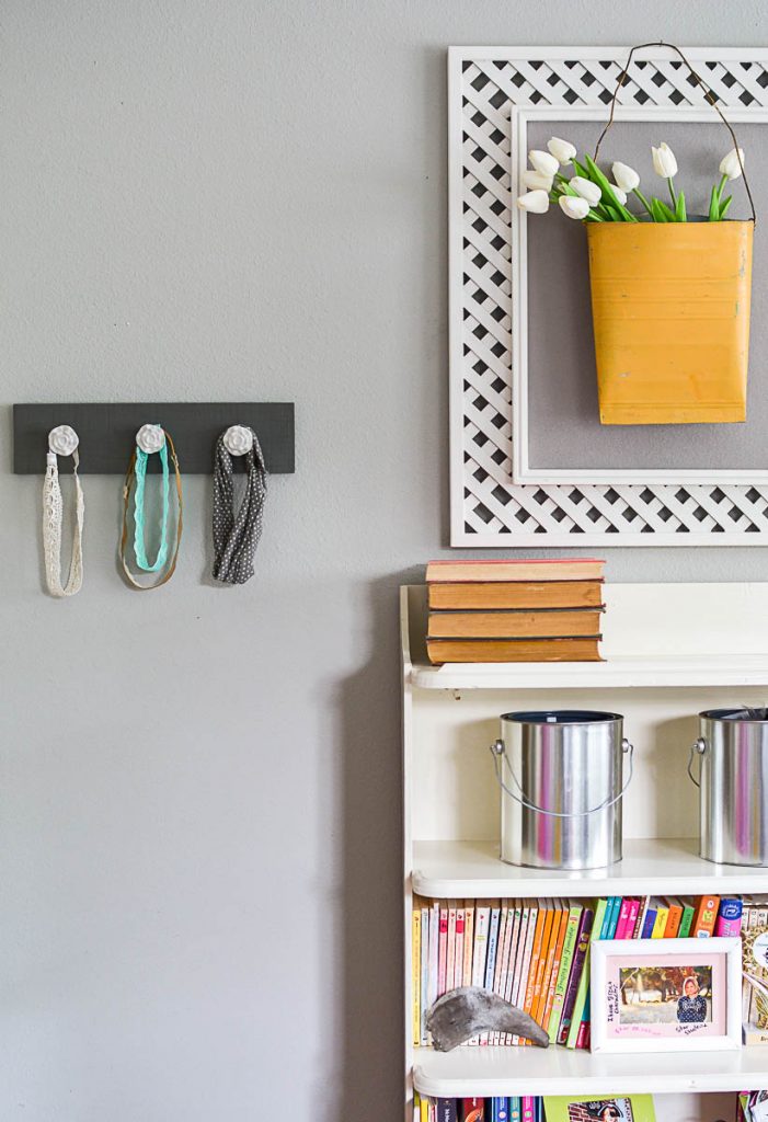 This easy scrap wood coat rack is perfect to organize headbands, belts, jewelry, dish towels or whatever else you need to wrangle! It's an easy weekend project!