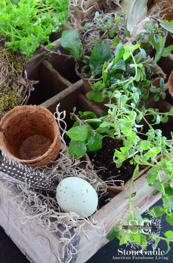 Over 25 bird nest decorating ideas for you to add some natural decor to your home. Great tips on how to make decorative bird nest yourself or how to style real bird nests you may have collected. Plus a few recipes for edible bird nests! 