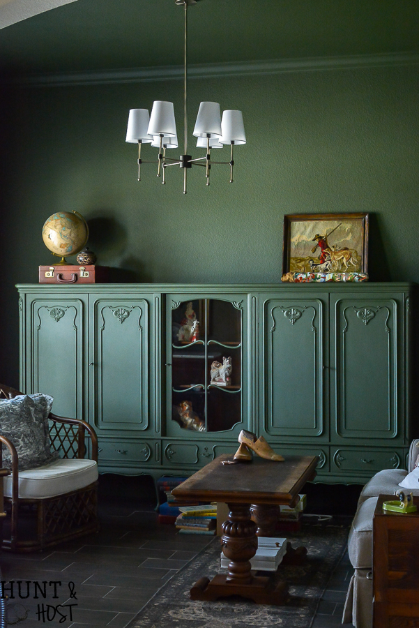 This plain jane white room gets a vintage makeover with moody green walls and a vintage bookcase painted to match. #moodygreen #bestgreenpaint #vintagelibrary #bookcase
