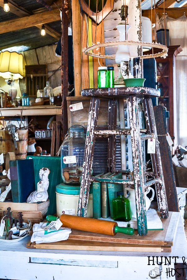 See the latest decorating trends of 2018 as showcased at Round Top Antiques Week in Texas. The fall show displayed a ton of trendy ideas to steal! from furniture paint color trends to the next hot metallic, take a look at all Antiques Week has to offer! The best Texas flea market there is. See things to do in Round Top #antiquesweek #guidedshoppingtrip #roundtop #vintagefinds #warrenton #texasflea #roundtoptx #junkhunting #junkstyle